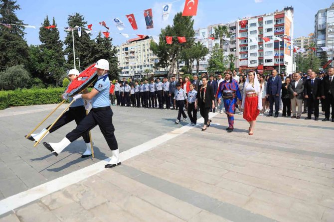 Büyükşehir Belediyesi 19 Mayıs’ı Törenle Kutladı