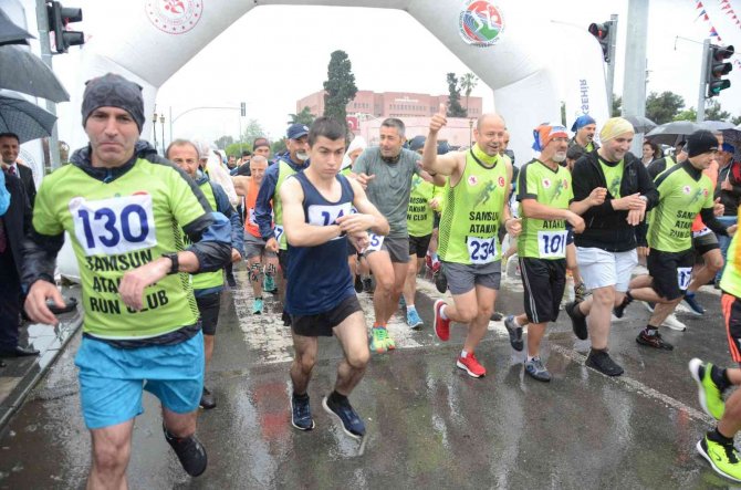 19 Mayıs Yarı Maratonu Başladı