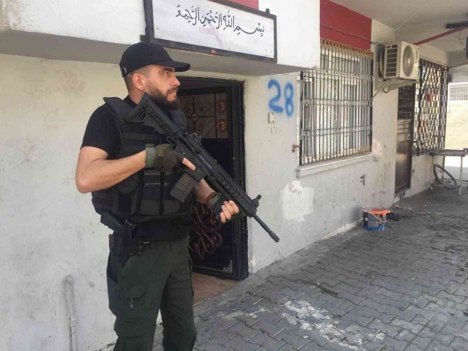 Polis Narkotik Operasyonunda Ağız İçinde Bile Uyuşturucu Aradı