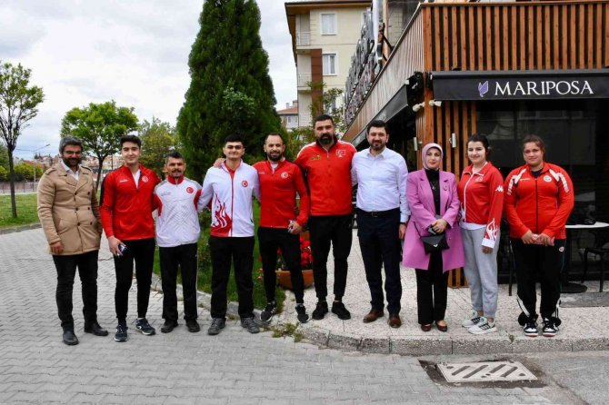 Çizmelioğlu, Eskişehirli Milli Sporcular İle Bir Araya Geldi