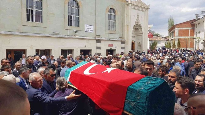 Kalp Krizinden Ölen Şampiyon Boksör Memleketi Giresun’da Son Yolculuğuna Uğurlandı