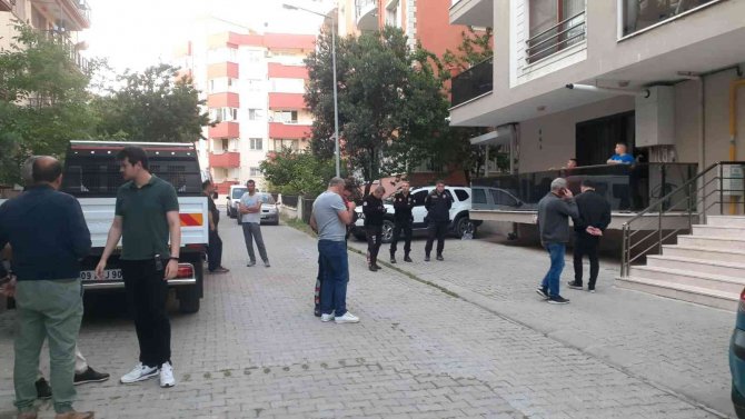 Boşanma Aşamasındaki Eşini Öldürdü