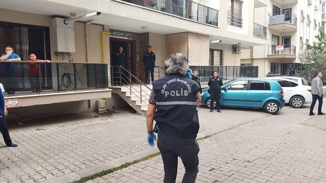 Boşanma Aşamasındaki Eşini Öldürdü