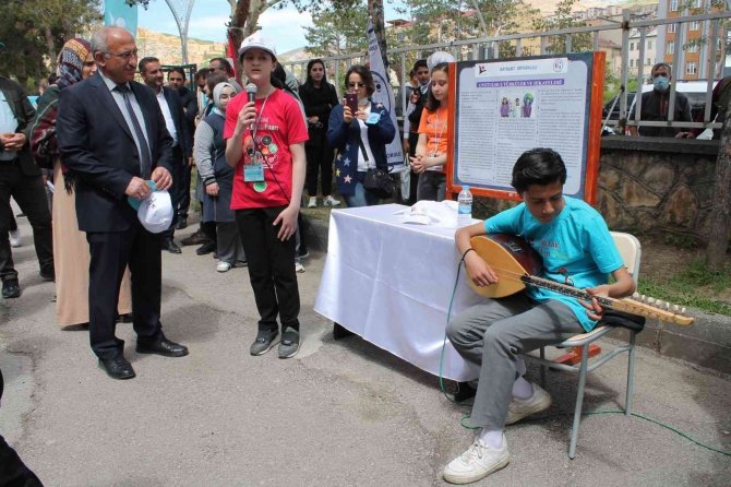 Bilim Fuarında 80 Öğrenci Ürettikleri Projelerini Sergilediler