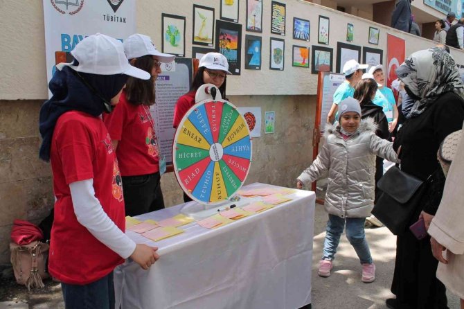 Bilim Fuarında 80 Öğrenci Ürettikleri Projelerini Sergilediler
