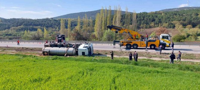 Kimyasal Madde Yüklü Tanker Devrildi, Korku Dolu Anlar Yaşandı