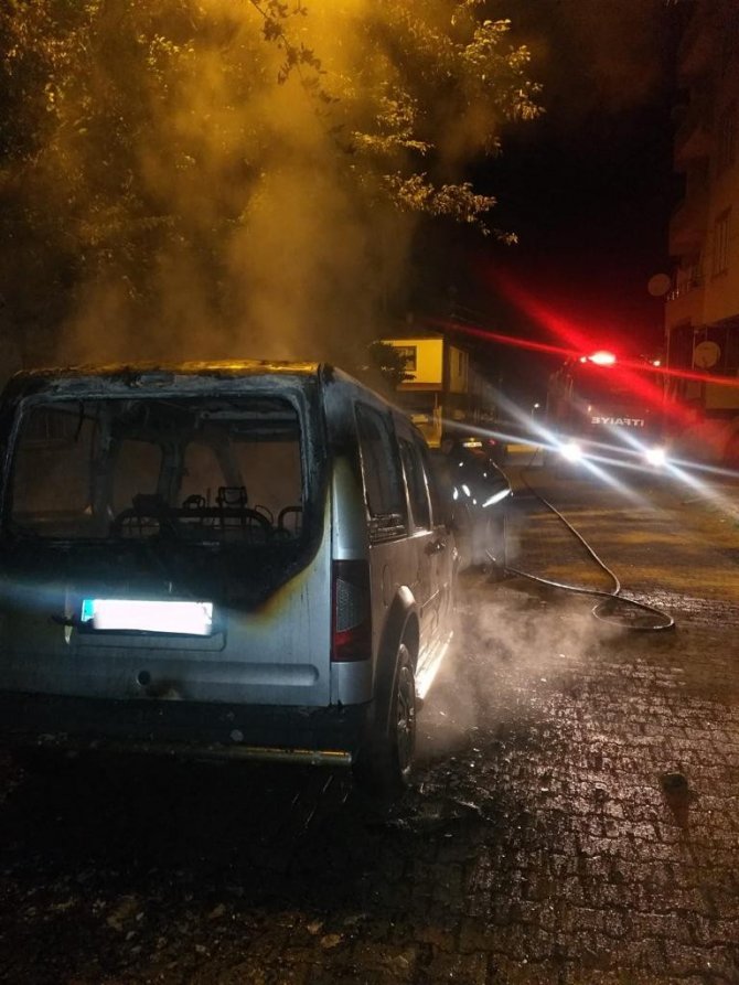 Bingöl’de Park Halindeki Araç Küle Döndü