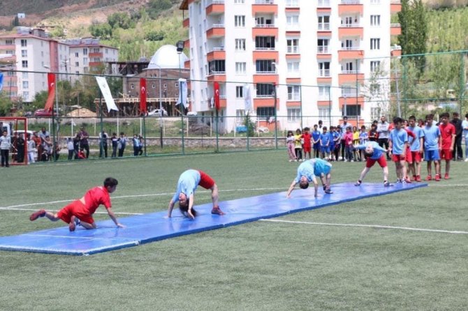 Hizan’da 19 Mayıs Atatürk’ü Anma, Gençlik Ve Spor Bayramı Coşkusu