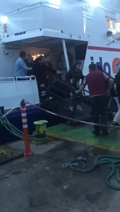 Feribotta Can Pazarı: Metrelerce Yükselen Dalgalarda Zor Anlar Kameralara Yansıdı