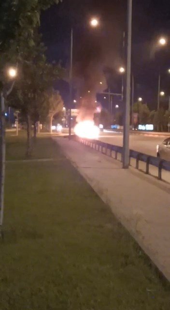 Bursa’da Sahibinin Gözü Önünde Aracı Alev Alev Yandı