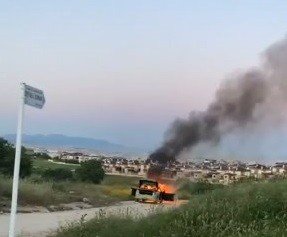 Bursa’da Sahibinin Gözü Önünde Aracı Alev Alev Yandı