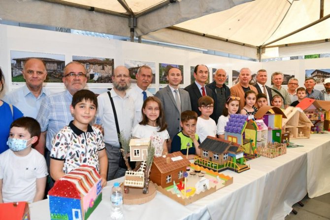 Tarihe Tanıklık Etmiş 100 Ev Ve Konak Sergisi Mustafakemalpaşa’da Açıldı