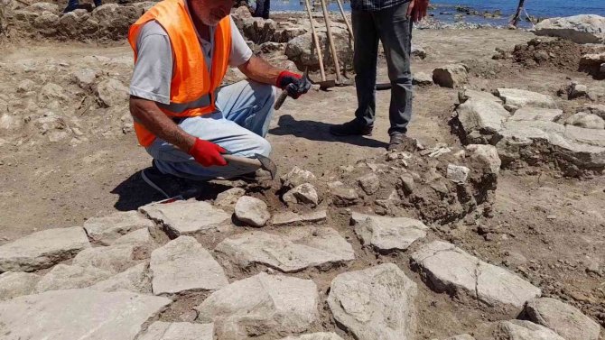 Helenistik Dönemden Kalma Denize Sıfır Ticaret Merkezi Gün Yüzüne Çıkıyor