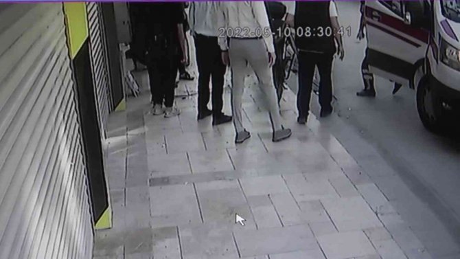 Kaldırımda Yürürken Başına İnşaattan Cisim Düşen Genç Kız Yaralandı