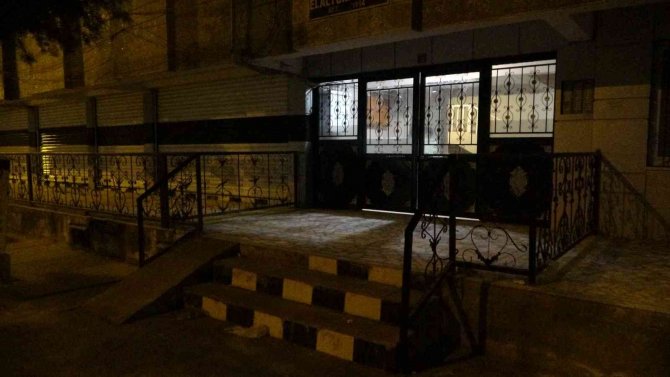 Boşanma Aşamasındaki Eşini Bıçaklayarak Öldürdü