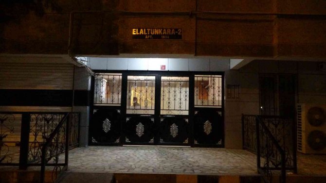 Boşanma Aşamasındaki Eşini Bıçaklayarak Öldürdü