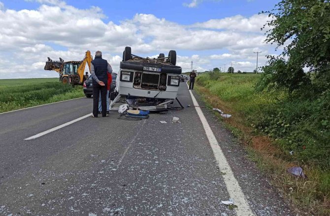Edirne’de Feci Kaza: Minibüs İçindeki Yolcularla Ters Döndü