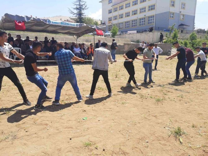 Emet’te Gençlik Ve Bahar Şöleni