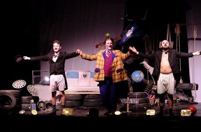 Ayvalık Tiyatro Festivali’nde Eskişehir Sui Generis Tiyatro Oyunuyla Beğeni Topladı