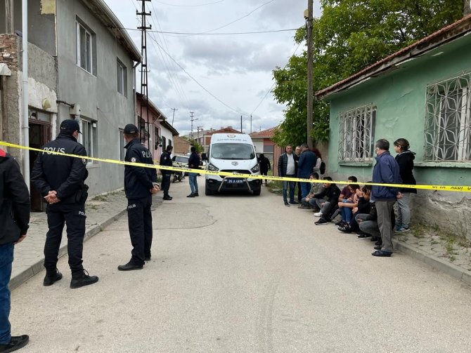 15 Yaşındaki Çocuk Pompalı Tüfekle Annesini Öldürdü, 3 Komşusunu Yaraladı