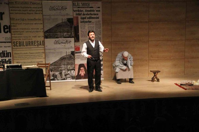 Malazgirt’te “Ya İ̇stiklal Ya İ̇zmihlal” Adlı Tiyatro Oyunu Sahnelendi