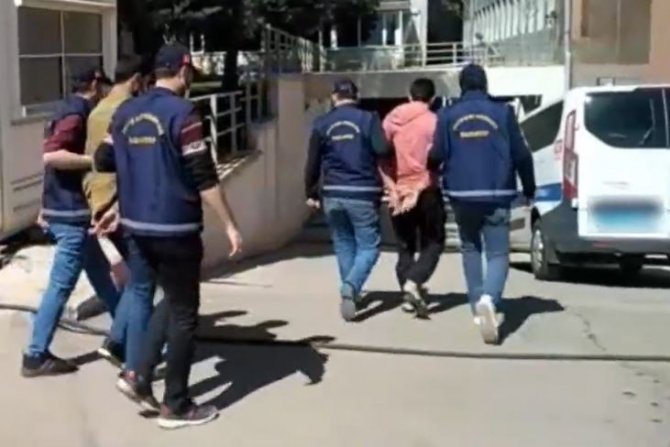 Avm Otoparkından Motosiklet Çalan 2 Şüpheli Tutuklandı