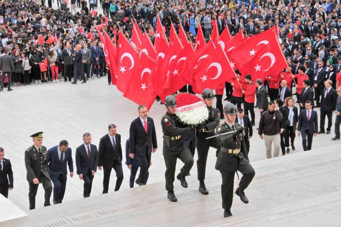 Bakan Kasapoğlu’ndan Anıtkabir’e 19 Mayıs Ziyareti