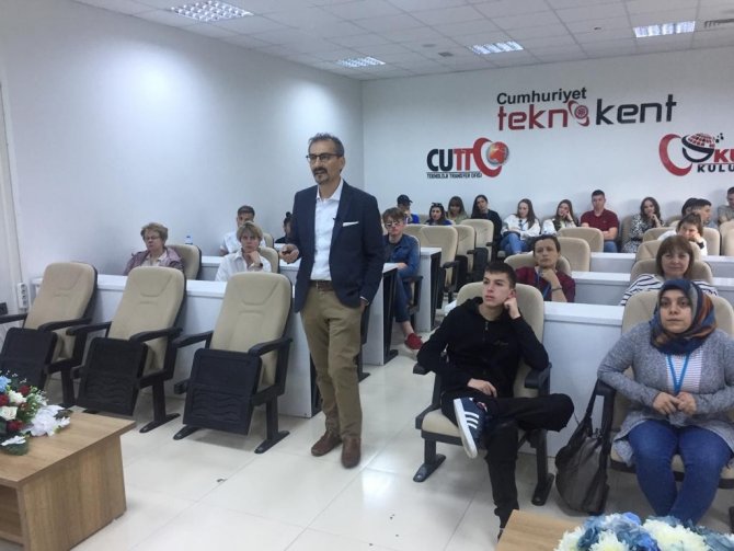 Beş Ülkeden 30 Öğrenci, Google’yi Masaya Yatırdı