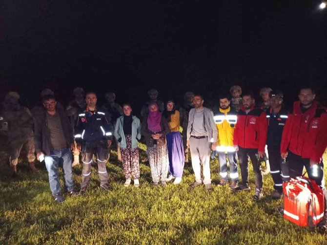 Pancar Toplarken Mahsur Kalan 6 Kişi Kurtarıldı