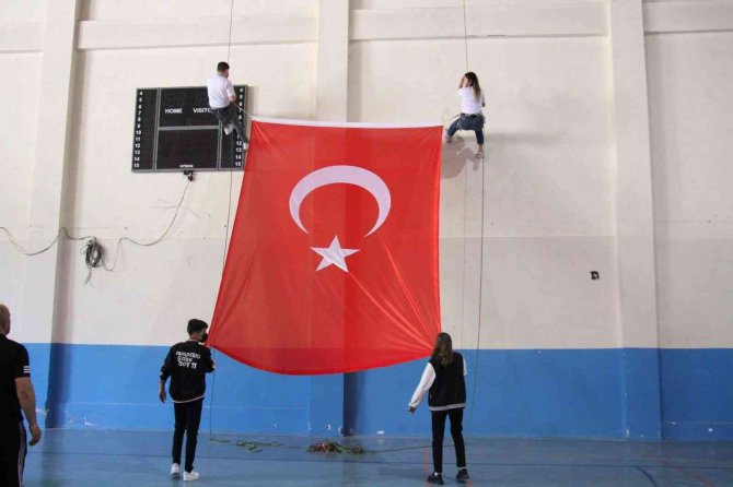 Şemdinli’de 19 Mayıs Atatürk’ü Anma, Gençlik Ve Spor Bayramı Coşkusu