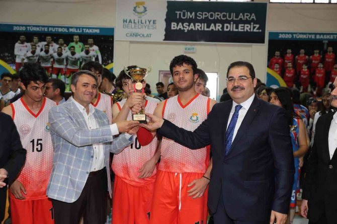 Haliliye’de 19 Mayıs Turnuvasında Kupalar Sahiplerini Buldu