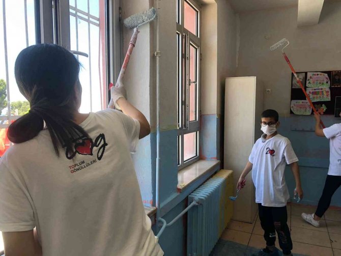 "Geleceğini Renklendir" Dediler, Sınıfları Yenilediler