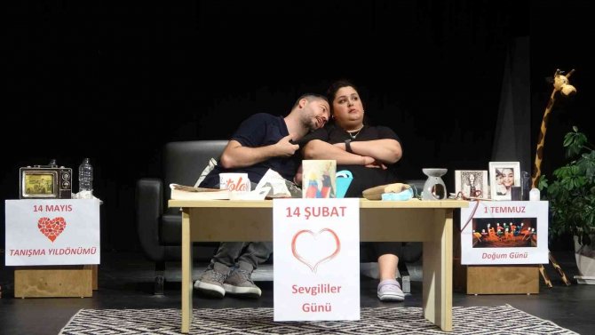 İ̇ki Kişilik Komedi Oyunu “Ruh Öküzüm” Marmaris’te Sahne Aldı