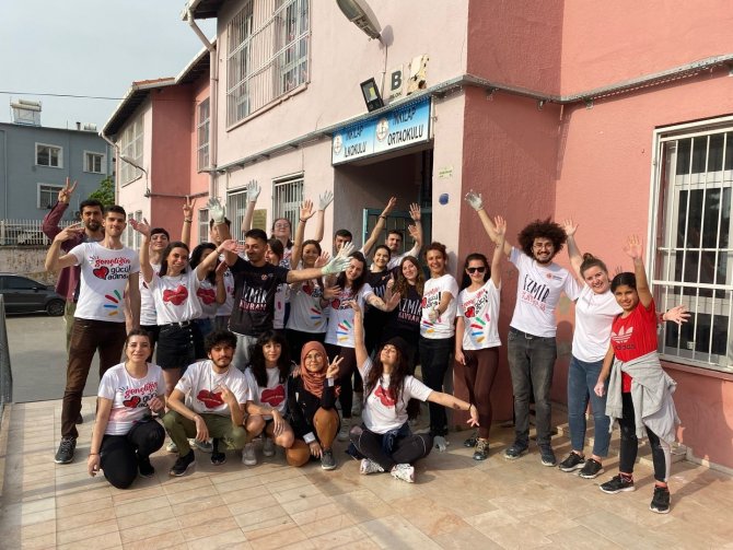 "Geleceğini Renklendir" Dediler, Sınıfları Yenilediler