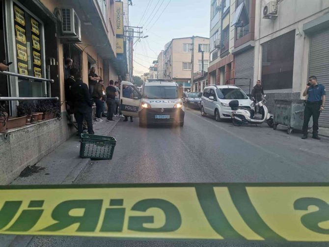 İ̇zmir’de İhbara Giden Polis Aracına ‘Mermi’ İsabet Etti