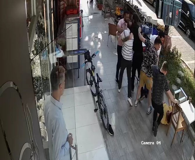 İ̇zmir’de Doktora Dehşeti Yaşattılar: 5 Kişi Birden Saldırdı