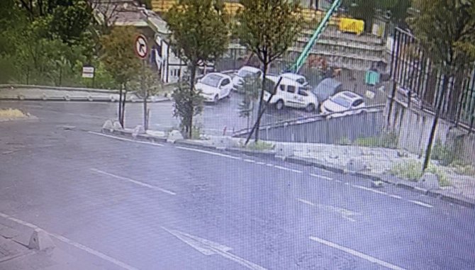 İ̇stanbul’da Korku Dolu Anlar Kamerada: Otomobil 50 Metreden Aşağıya Uçtu