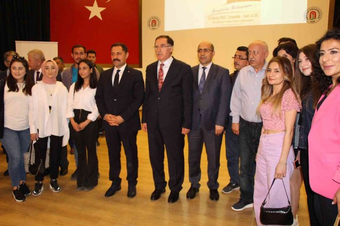 Şeref Malkoç’tan Üniversitelilere İş Bulma Tavsiyesi: “Bu Dillerden Birini Öğrenin, İş Bulamazsanız Yanıma Gelin”