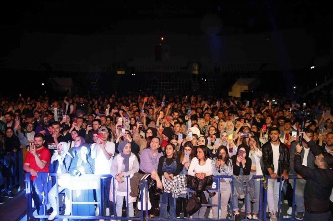 Karadeniz Müziğinin Sevilen İsmi Ali Baran, Bayburt’ta Konser Verdi