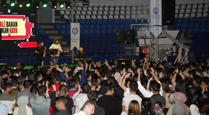 Karadeniz Müziğinin Sevilen İsmi Ali Baran, Bayburt’ta Konser Verdi
