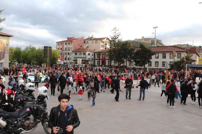 Kastamonu’da Yüzlerce Vatandaş Türk Bayrakları İle Yürüdü