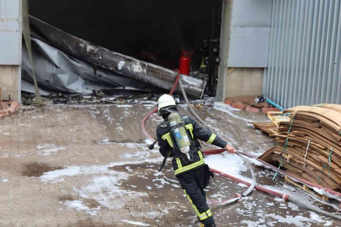 Kayseri’deki Fabrika Yangını 62 Personelle Söndürüldü