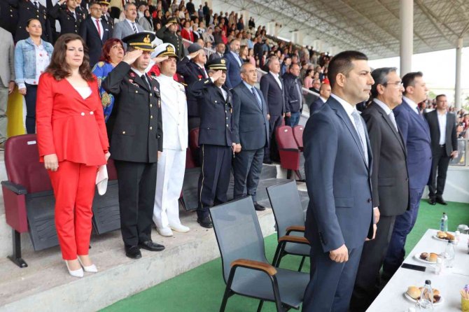 Kuşadası’nda 19 Mayıs Coşkusu