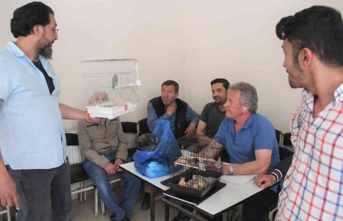 Kütahya’da Kuş Meraklıları Mezatta Buluştu