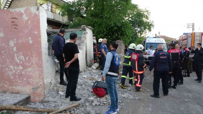 Hurdacılık Yapan Çocuklar Yıkılan Duvarın Altında Kaldı: 1 Ölü, 1 Yaralı