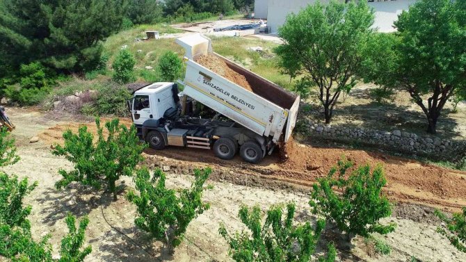 Şehzadeler Belediyesi 27 Kilometre Daha Ova Yolunu Bakımı Yaptı