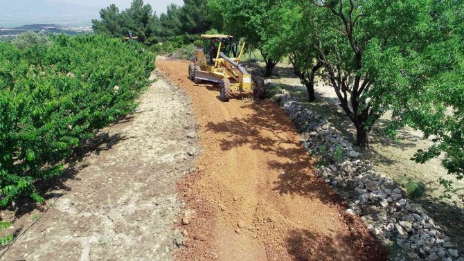 Şehzadeler Belediyesi 27 Kilometre Daha Ova Yolunu Bakımı Yaptı