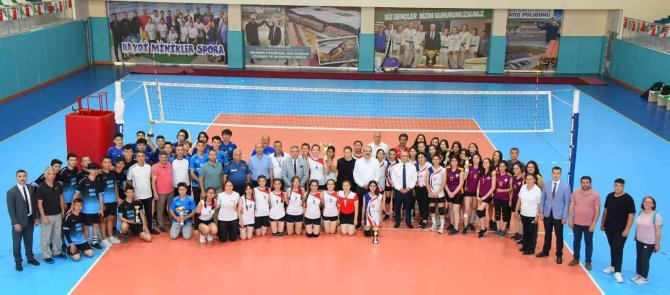 Salihli’de 103. Yıl Kupaları Sahiplerini Buldu