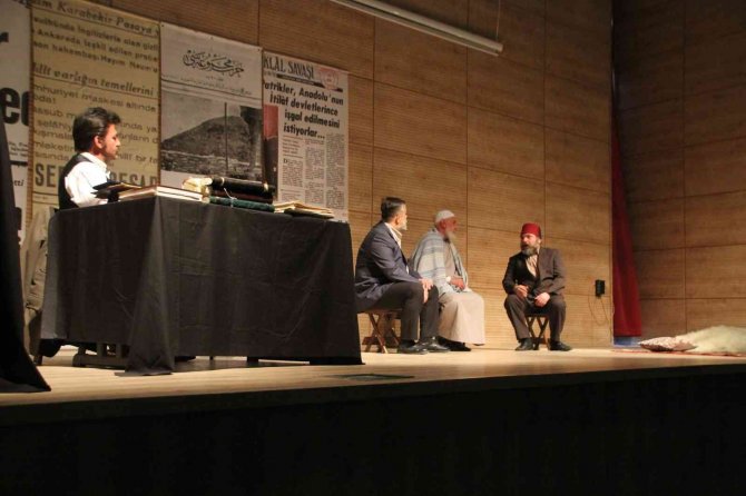 Malazgirt’te “Ya İ̇stiklal Ya İ̇zmihlal” Adlı Tiyatro Oyunu Sahnelendi