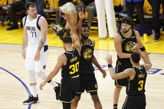 Golden State Warriors, Dallas Mavericks Karşısında 1-0 Öne Geçti